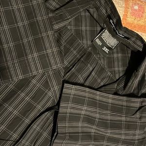 Short sleeve buttons down dress shirt